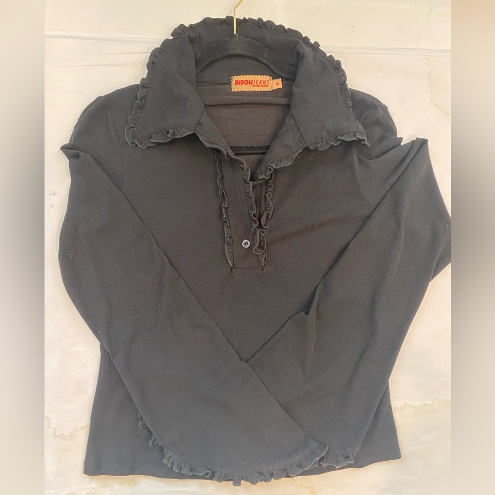 Bisou Jeans black top with scalloped sleeves & collar